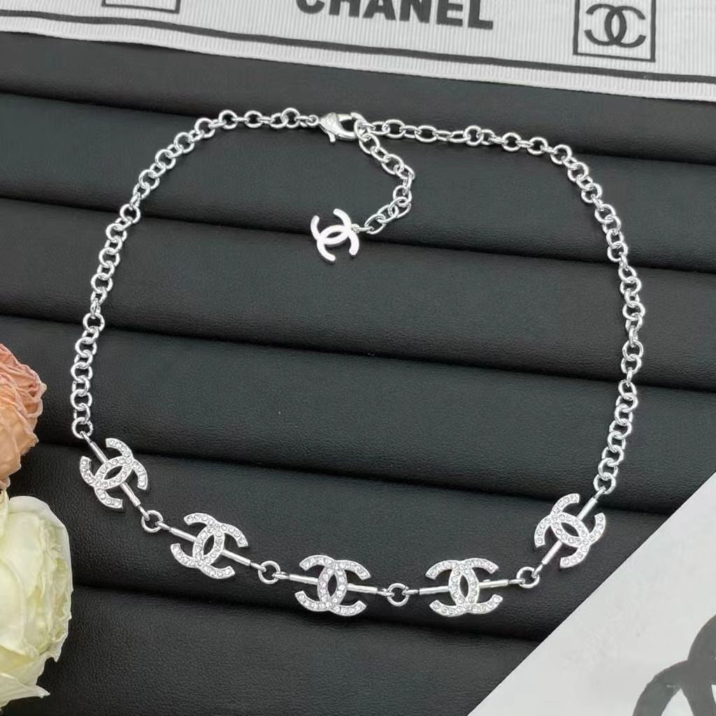 Chic Girl Design Necklace & Bracelet 2 Set (Silver) mysite