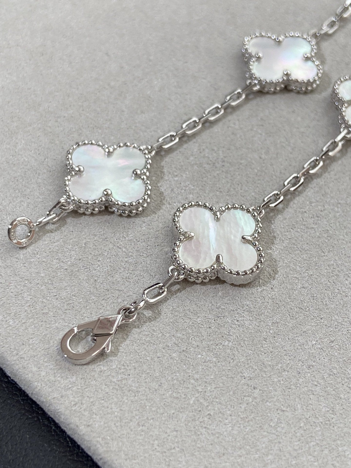 SILVER MOP 5 MOTIF BRACELET mysite