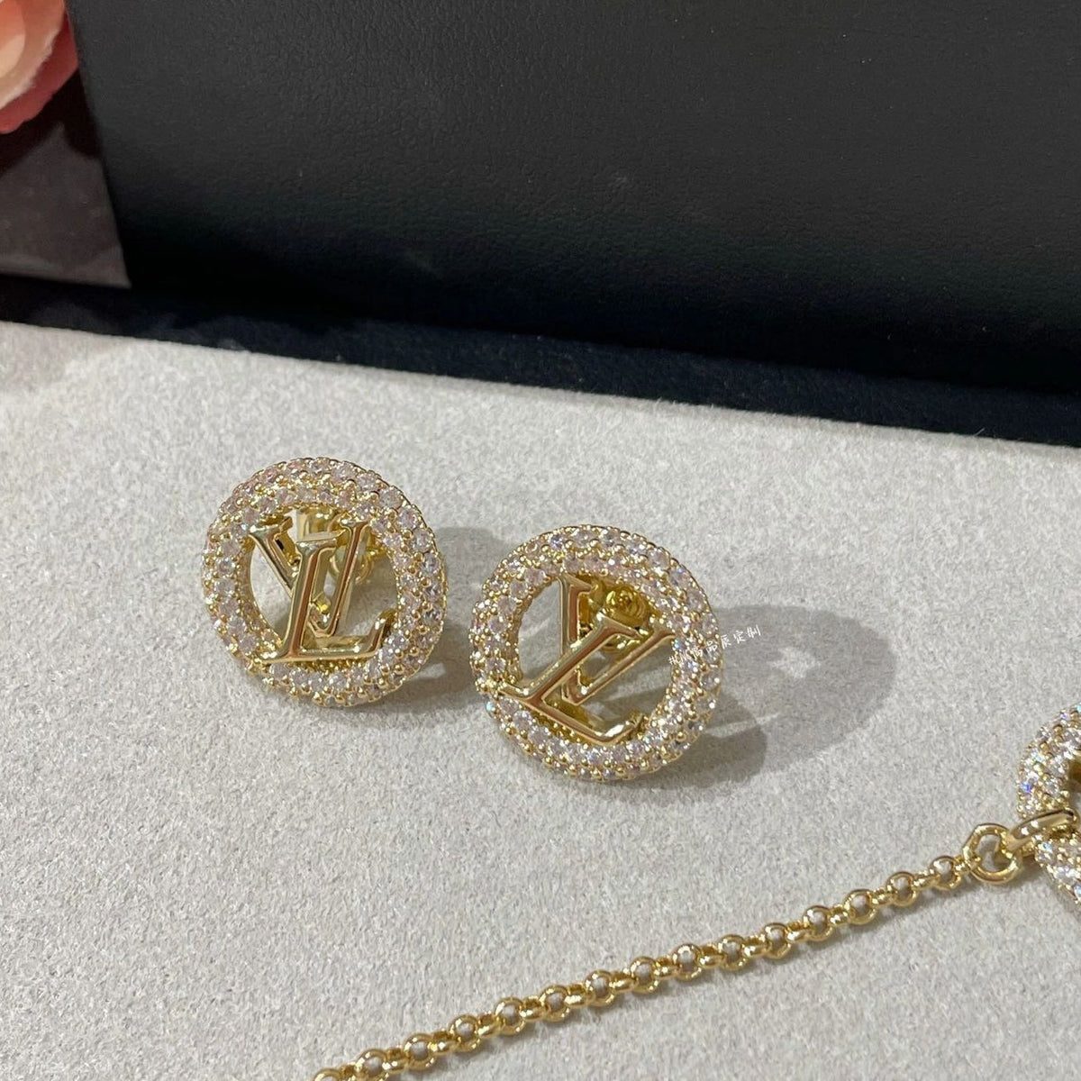 Love Diamond Design Earrings mysite