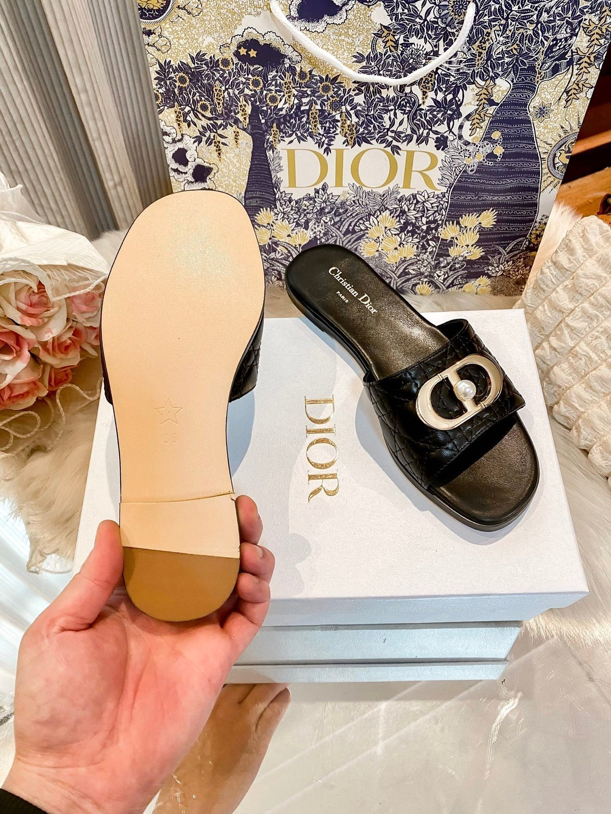 High-end diamond-quilted single-strap flat slides with pearl rings-s2 mysite