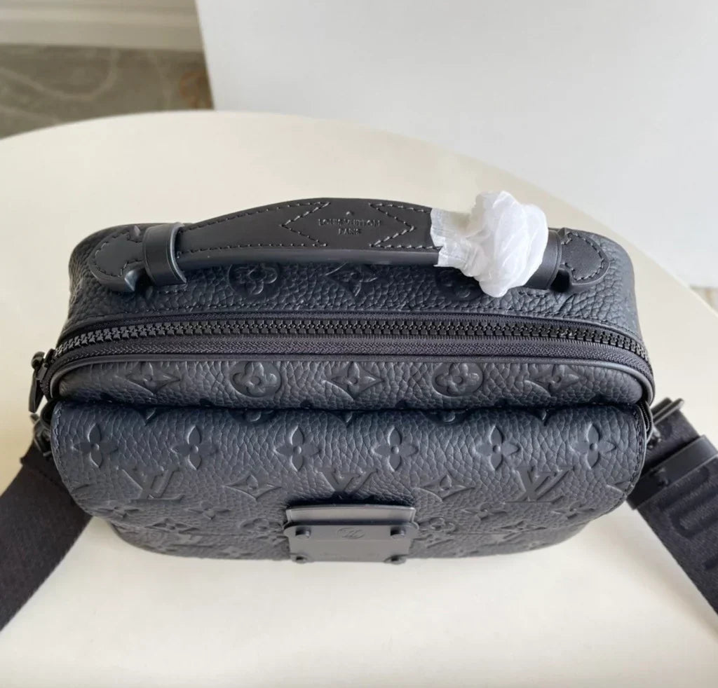 LV Steamer Wearable Wallet mysite