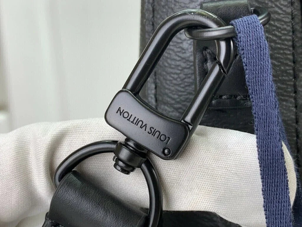 LV Vertical Wearable Wallet mysite