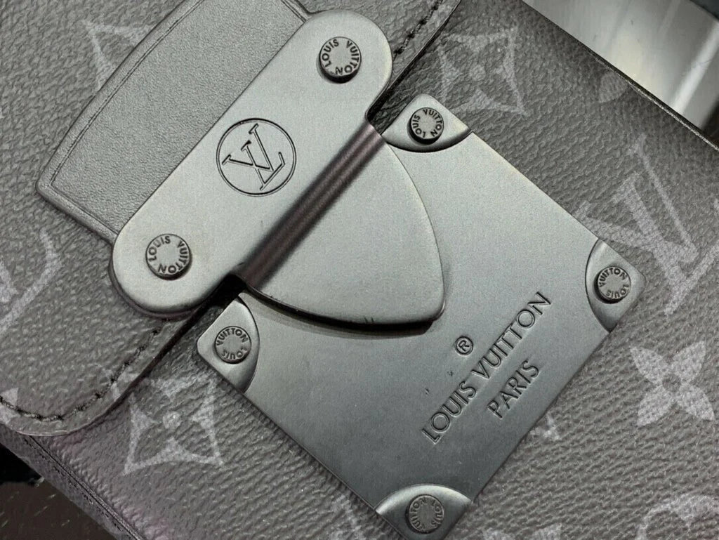 LV Vertical Wearable Wallet mysite
