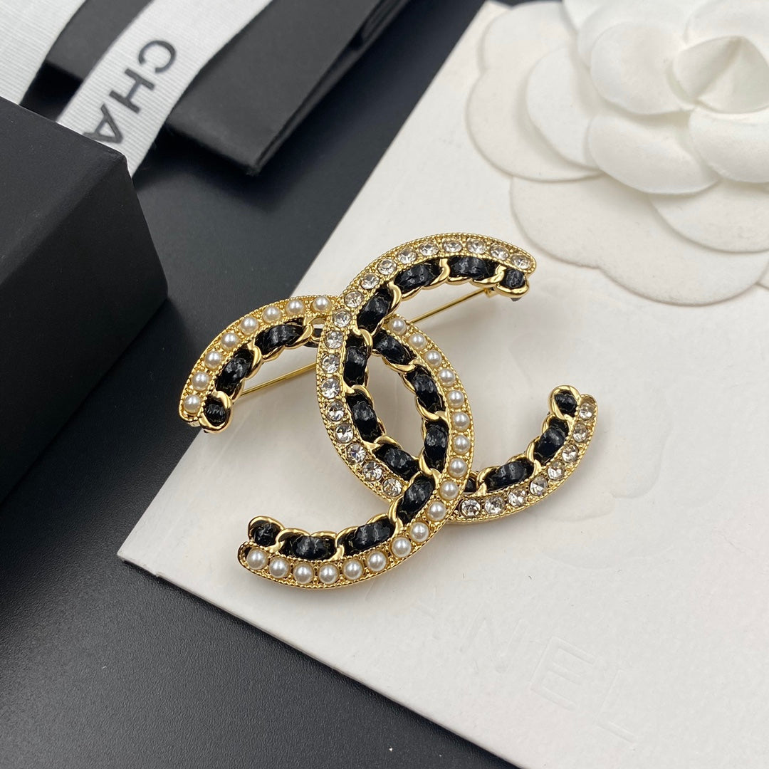 Diamond Pearl Black Gold Brooch mysite