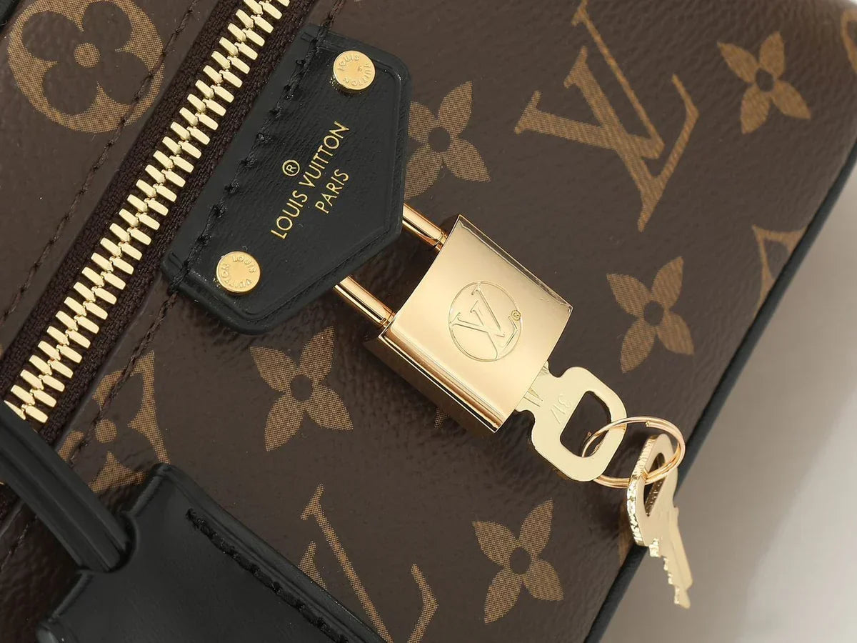 LV Vanity Chain Pouch mysite