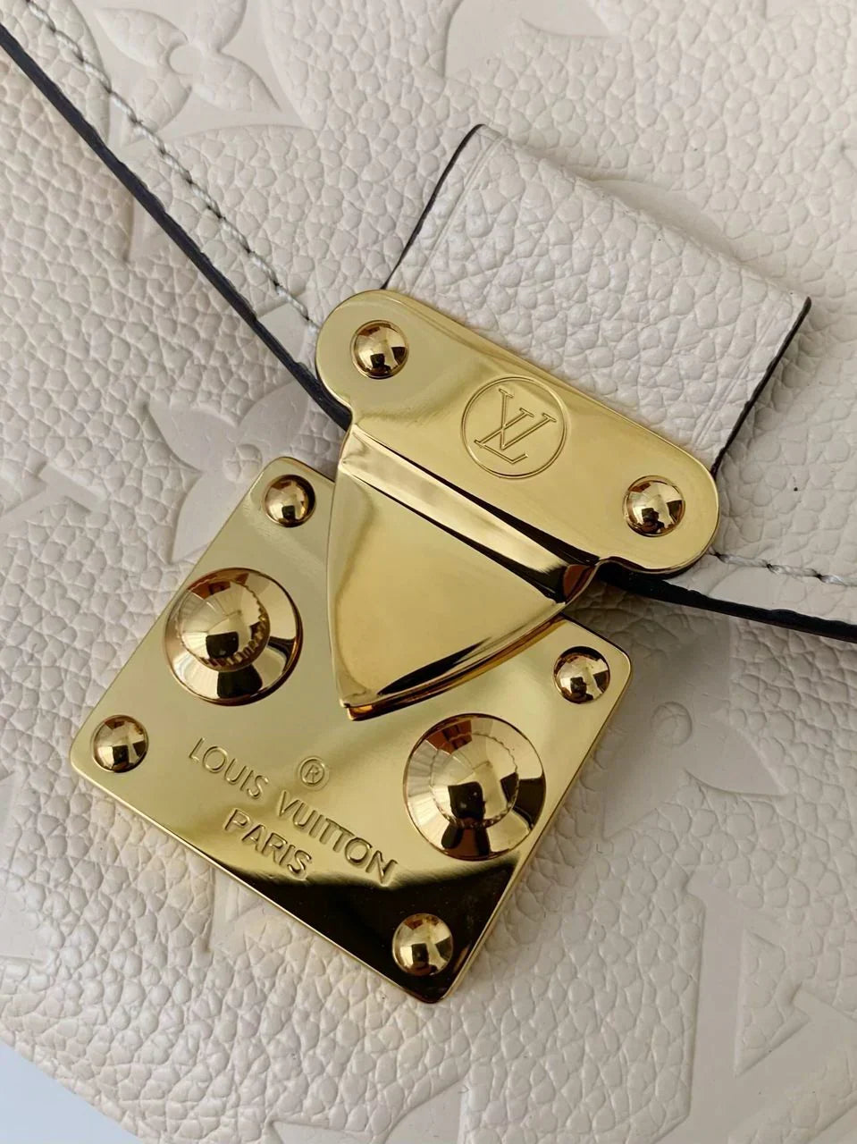 LV Pochette Métis East West mysite