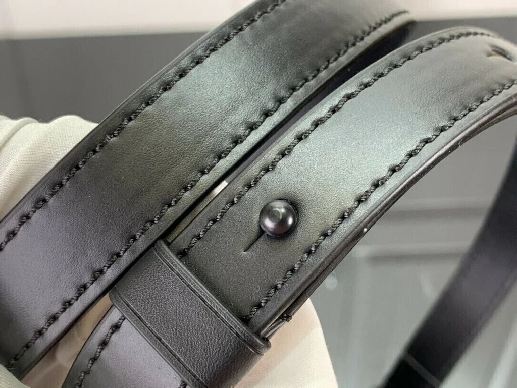 LV Vertical Wearable Wallet mysite