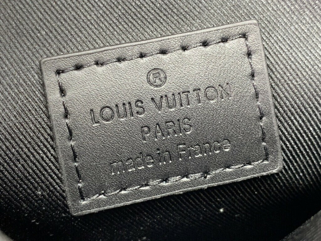 LV Vertical Wearable Wallet mysite