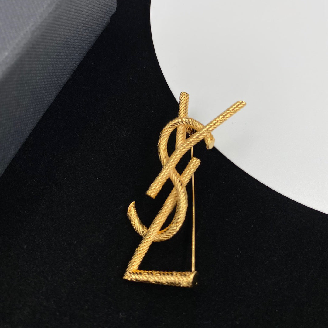 Elegant Thread Brooch mysite