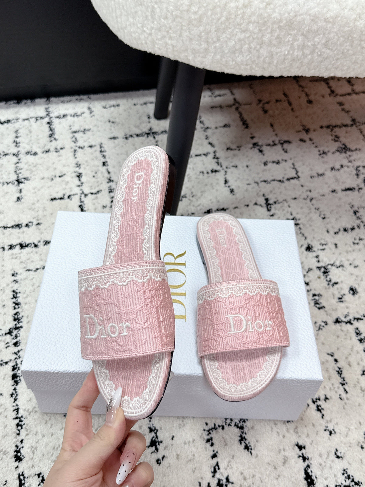 26S SLIDES IN LIGHT PINK EMBOSSED OBLIQUE LACE EMBROIDERY mysite