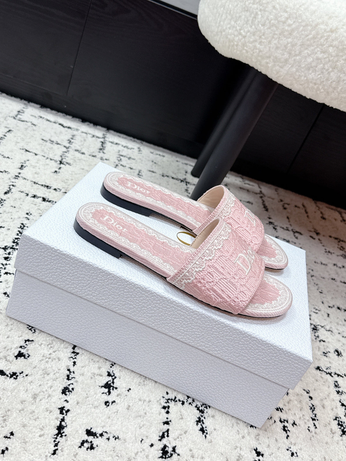 26S SLIDES IN LIGHT PINK EMBOSSED OBLIQUE LACE EMBROIDERY mysite