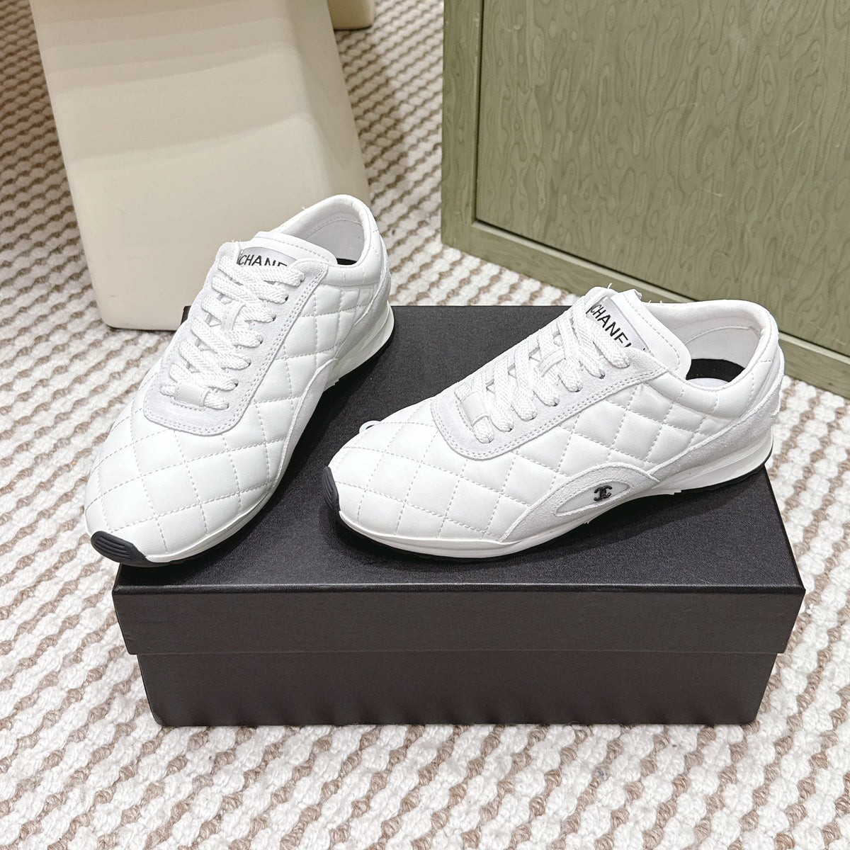 CHANEL 25S SNEAKERS IN WHITE CALFSKIN AND SUEDE mysite
