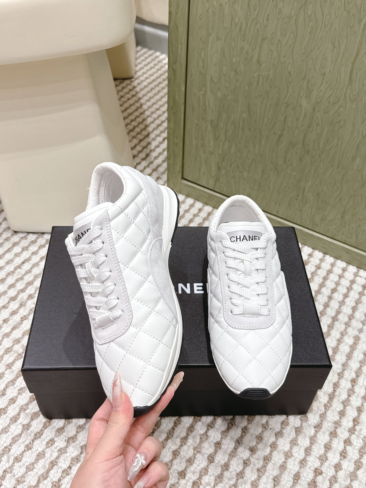 CHANEL 25S SNEAKERS IN WHITE CALFSKIN AND SUEDE mysite
