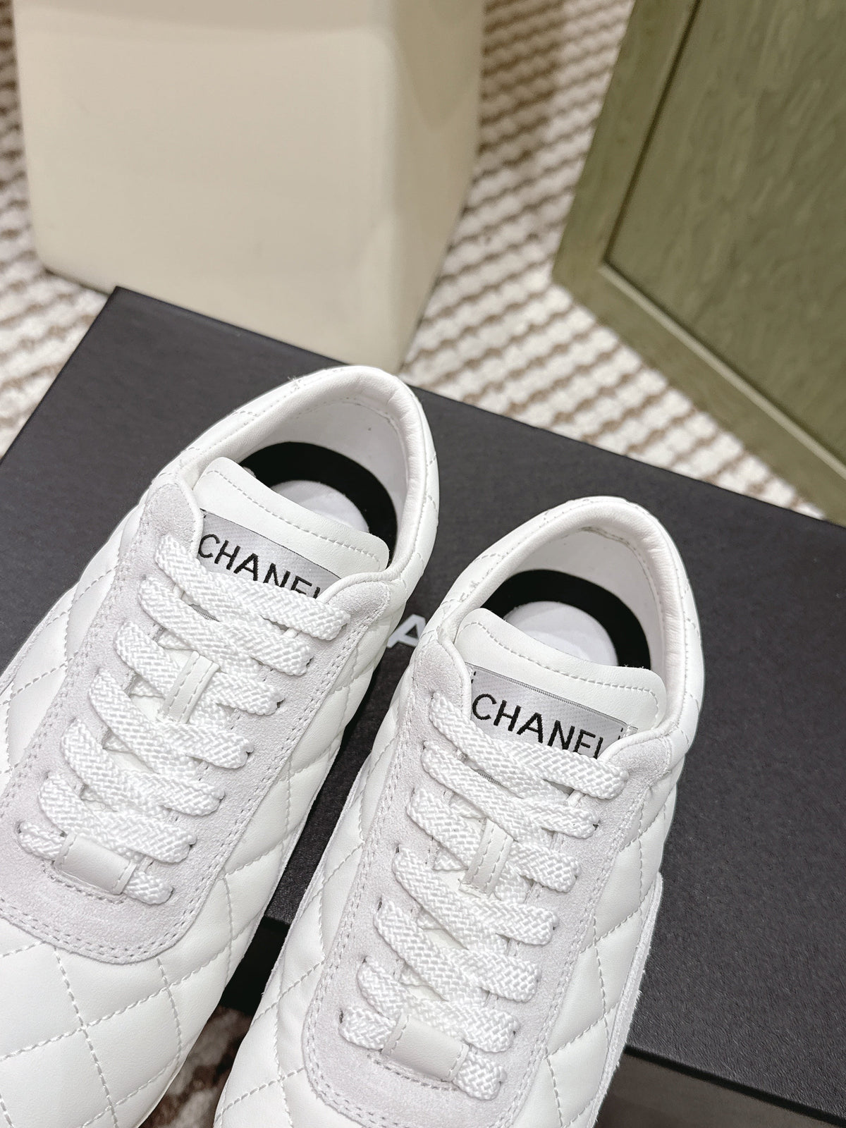 CHANEL 25S SNEAKERS IN WHITE CALFSKIN AND SUEDE mysite