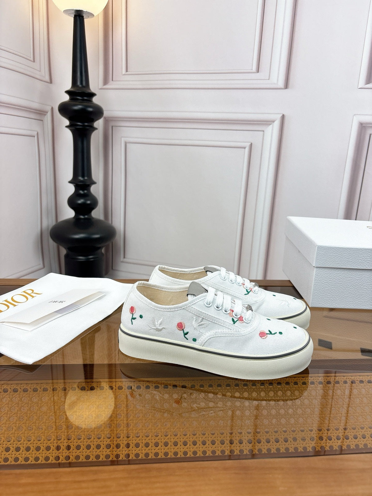 26S LOW TOP SNEAKERS IN WHITE CANVAS WITH FLORAL EMBROIDERY mysite