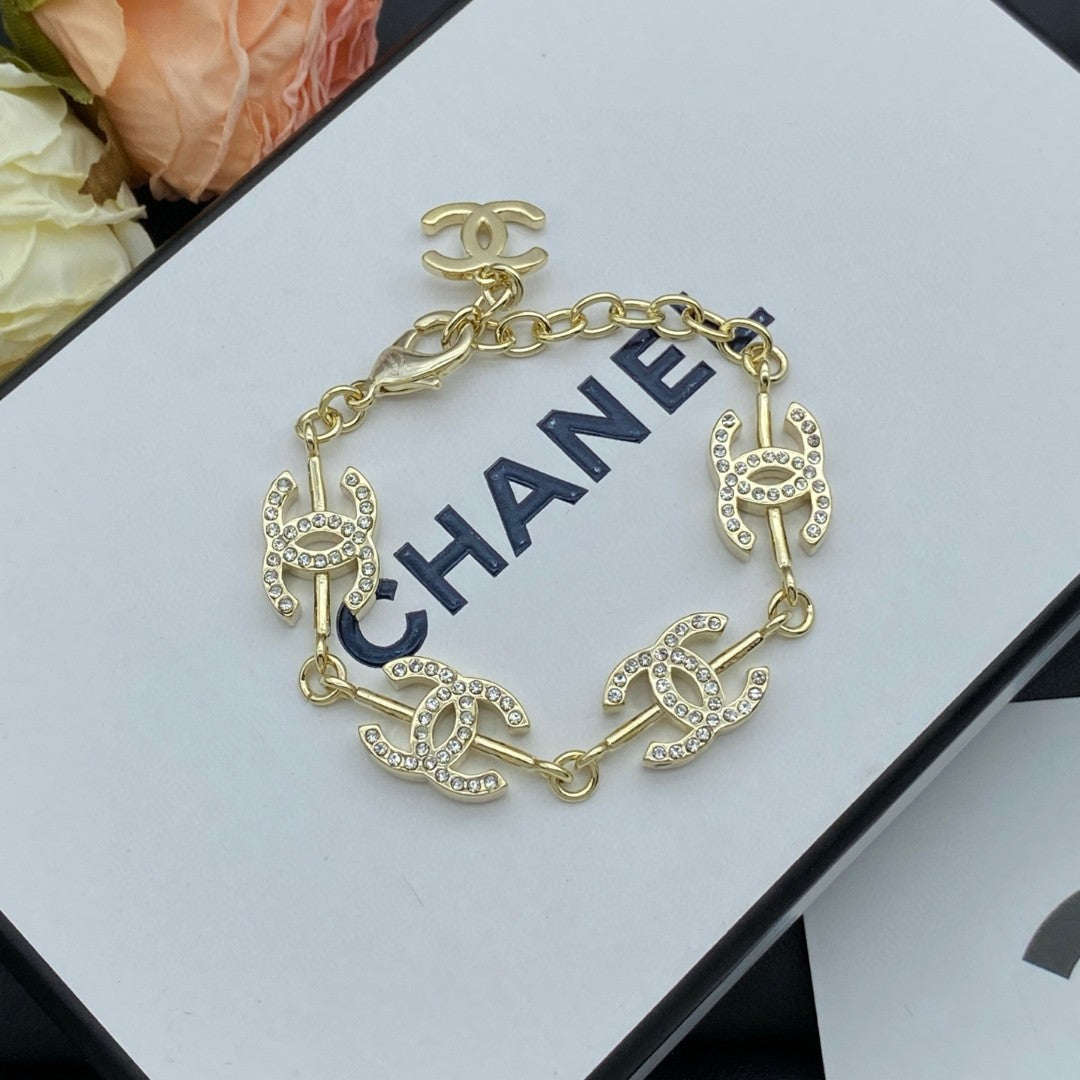 Chic Girl Design Necklace & Bracelet 2 Set (Gold) mysite