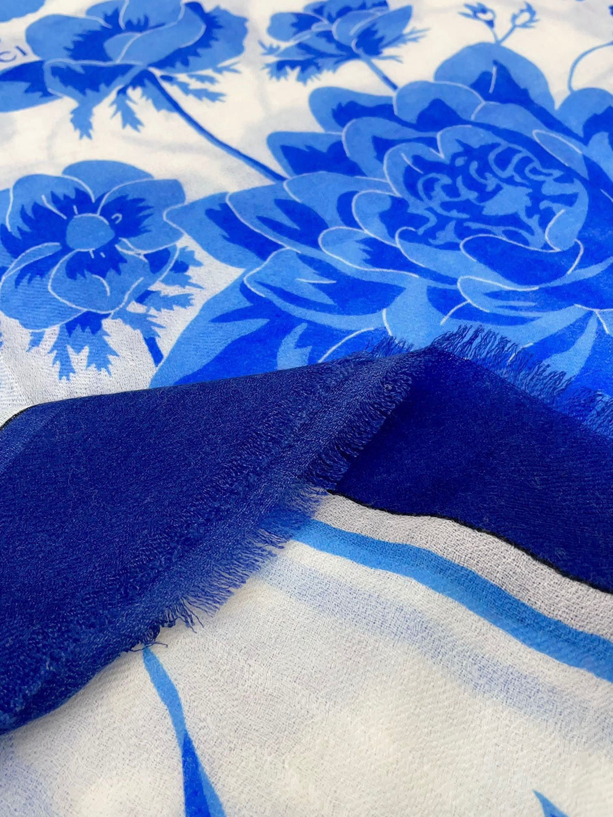 SQUARE SCARF 140 CM IN MAYA BLUE CASHMERE 398257 mysite