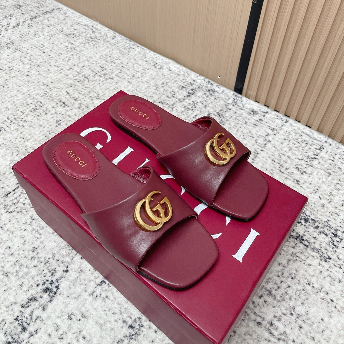 26S SLIDE SANDAL IN DARK RED CALFSKIN WITH GOLD mysite