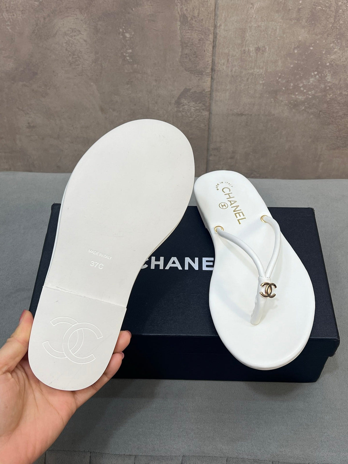 26S FLIP FLOPS IN WHITE CALFSKIN CC LOGO mysite