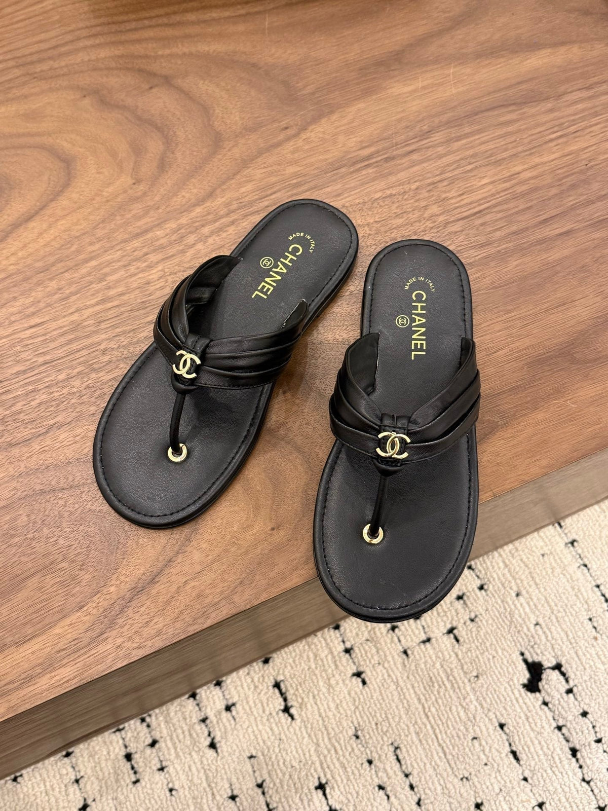 26S THONG SANDALS IN BLACK CALFSKIN WITH CC LOGO mysite