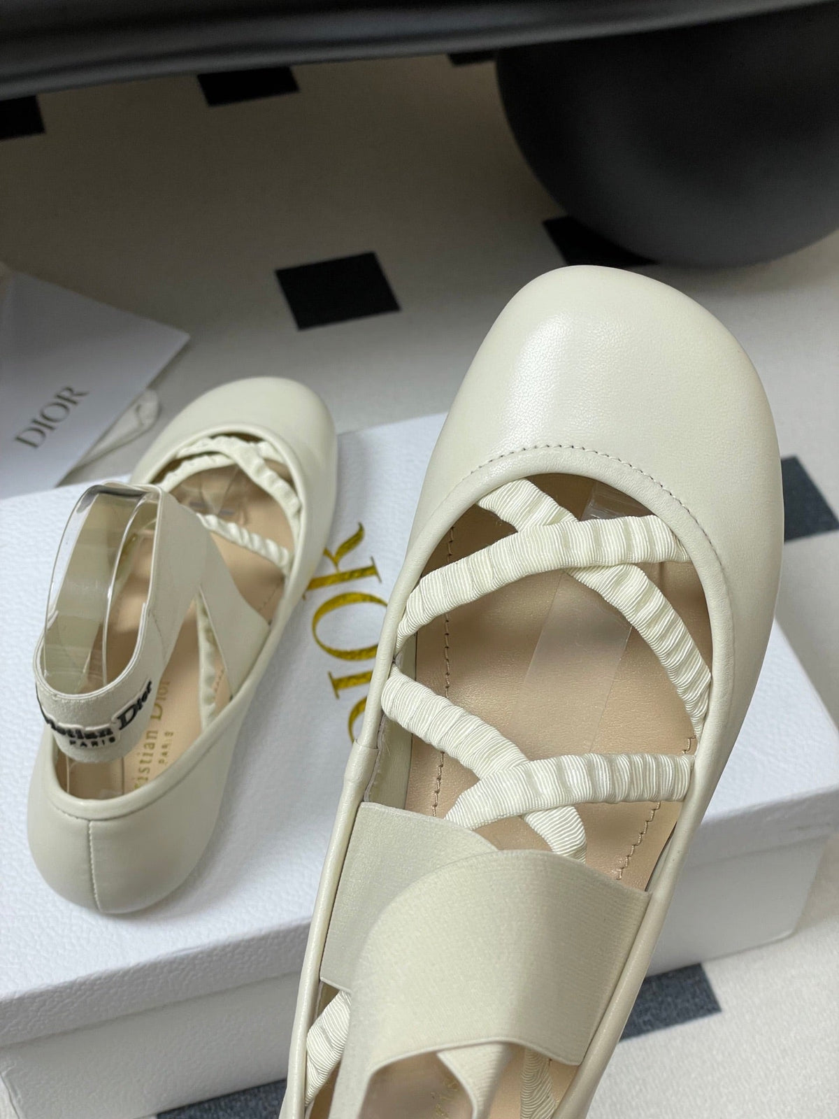 DIOR STRETCH BALLET FLATS 25S IN CREAM WHITE LAMBSKIN WITH CROSSED STRAPS mysite