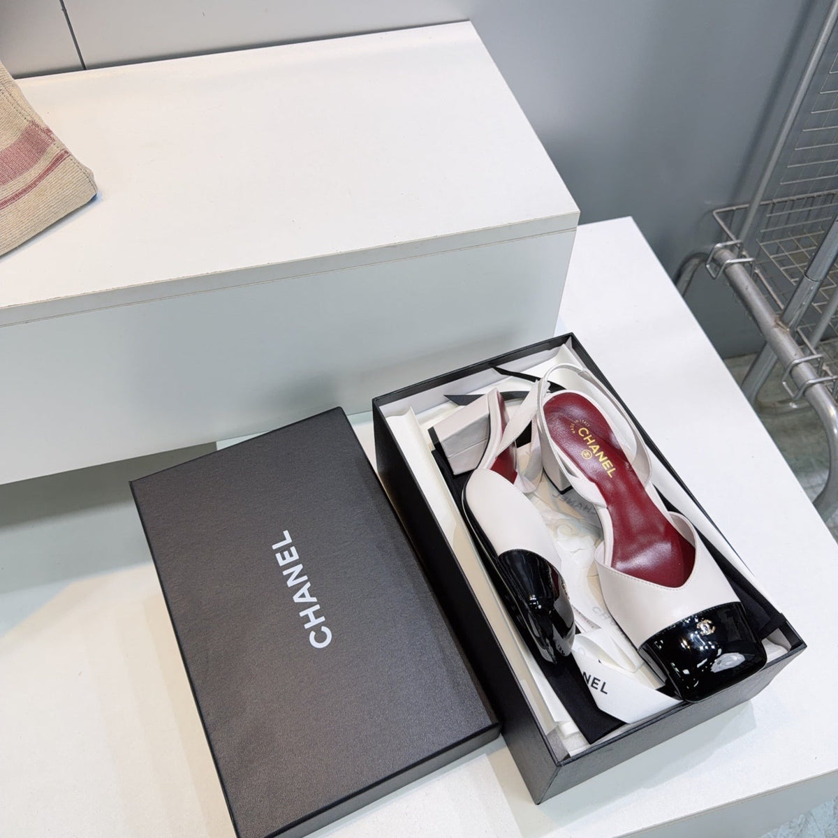 CHANEL 26S SLINGBACK 55 MM IN WHITE LAMBSKIN WITH BLACK CAP TOE mysite