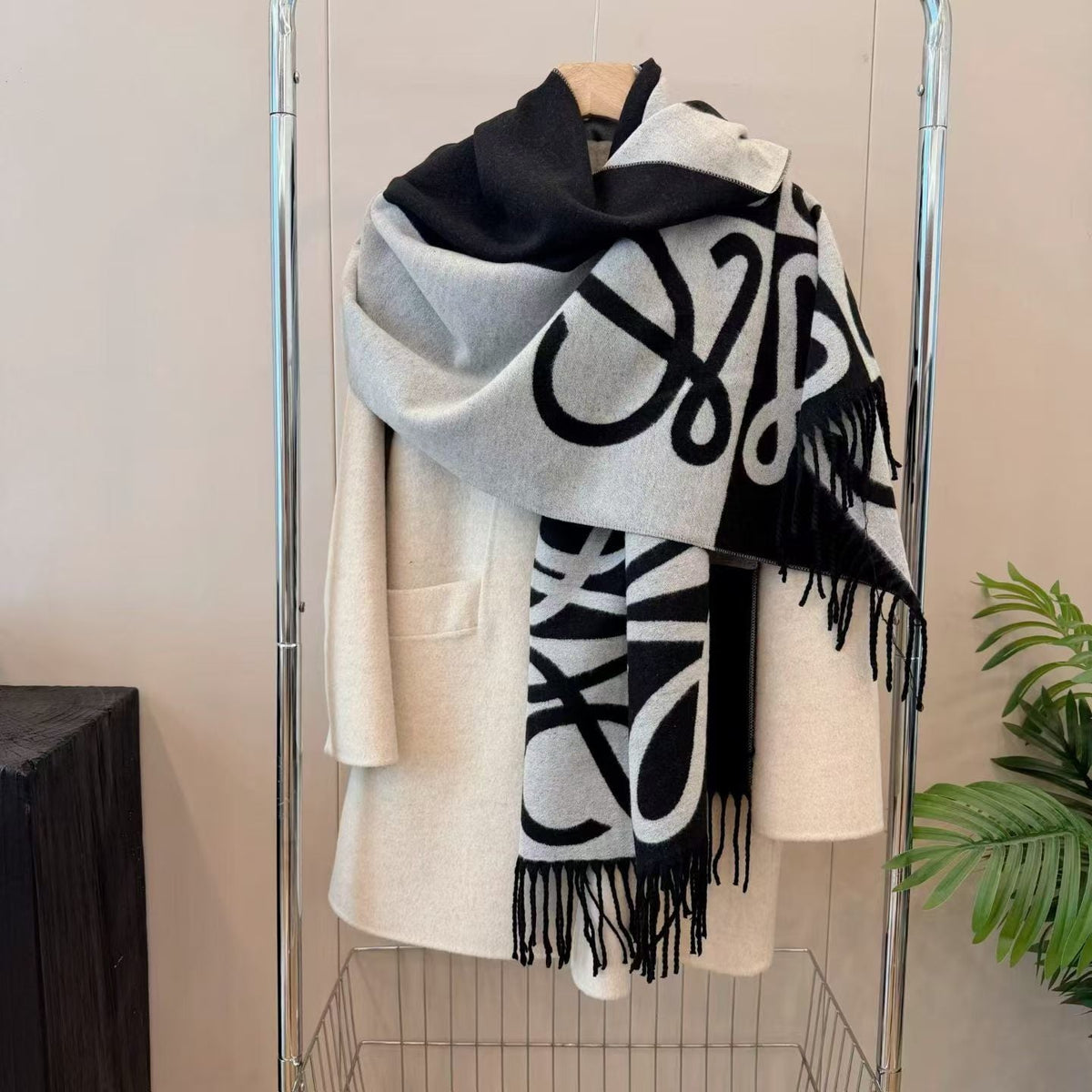 Worth the Hype – The Ultimate Winter Scarf-004 Lxucase