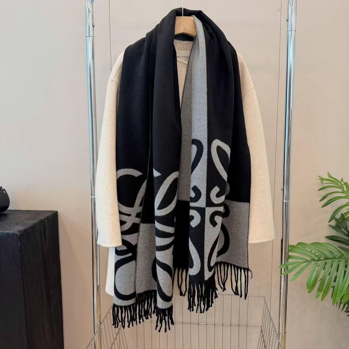 Worth the Hype – The Ultimate Winter Scarf-004 Lxucase