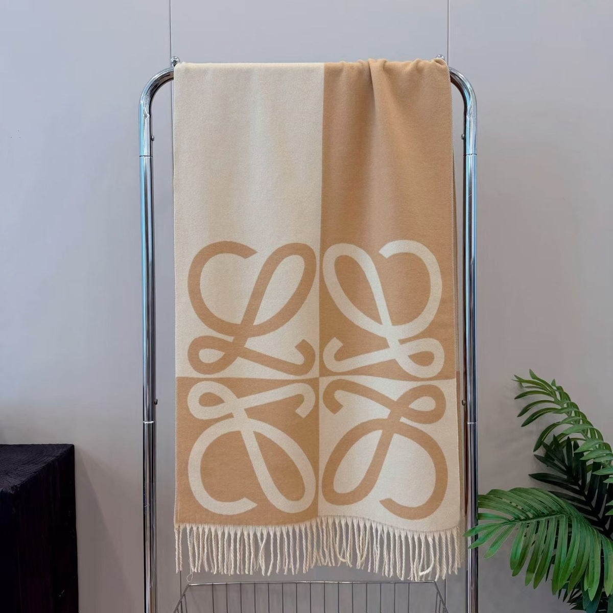Worth the Hype – The Ultimate Winter Scarf-004 Lxucase